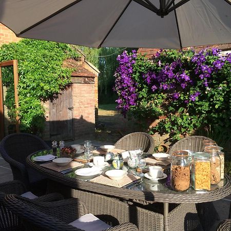 Lime Trees Farm Bed & Breakfast บิสเตอร์ ภายนอก รูปภาพ